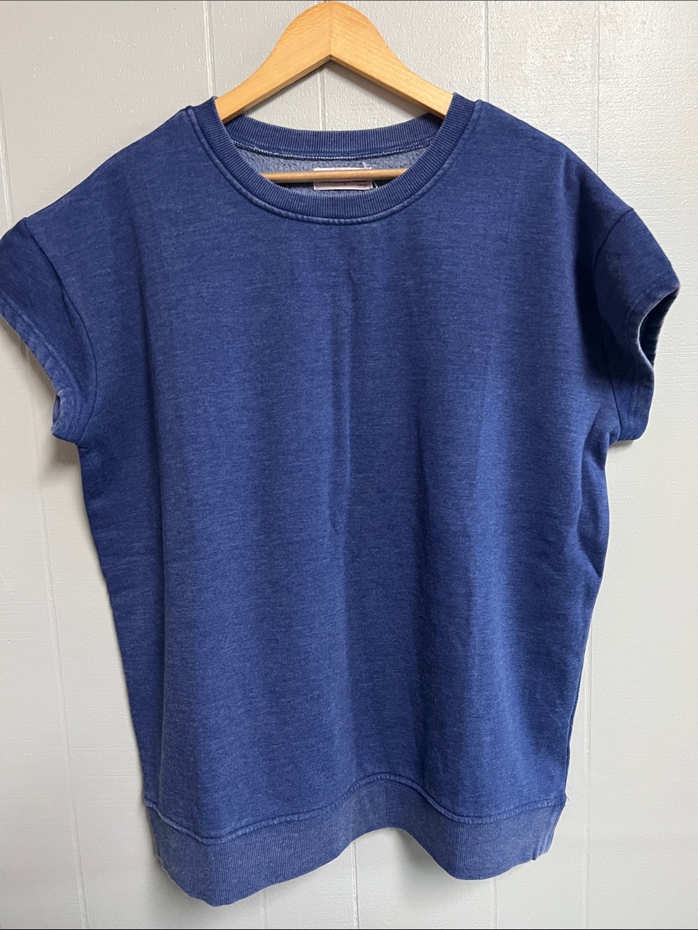 NWT Discount Divas Short Sleeve Sweatshirt Top Navy Large Lived In Fabric